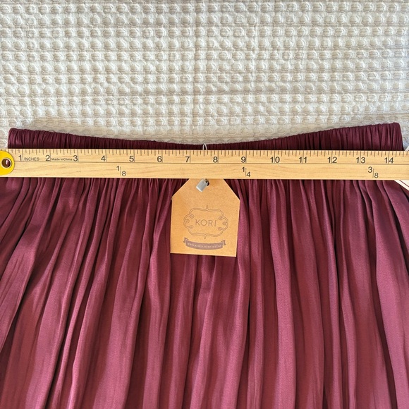 NWT Kori Georgette Pleated Burgundy Maxi Skirt High Waisted Flowy With Slit Sz M - Picture 7 of 10